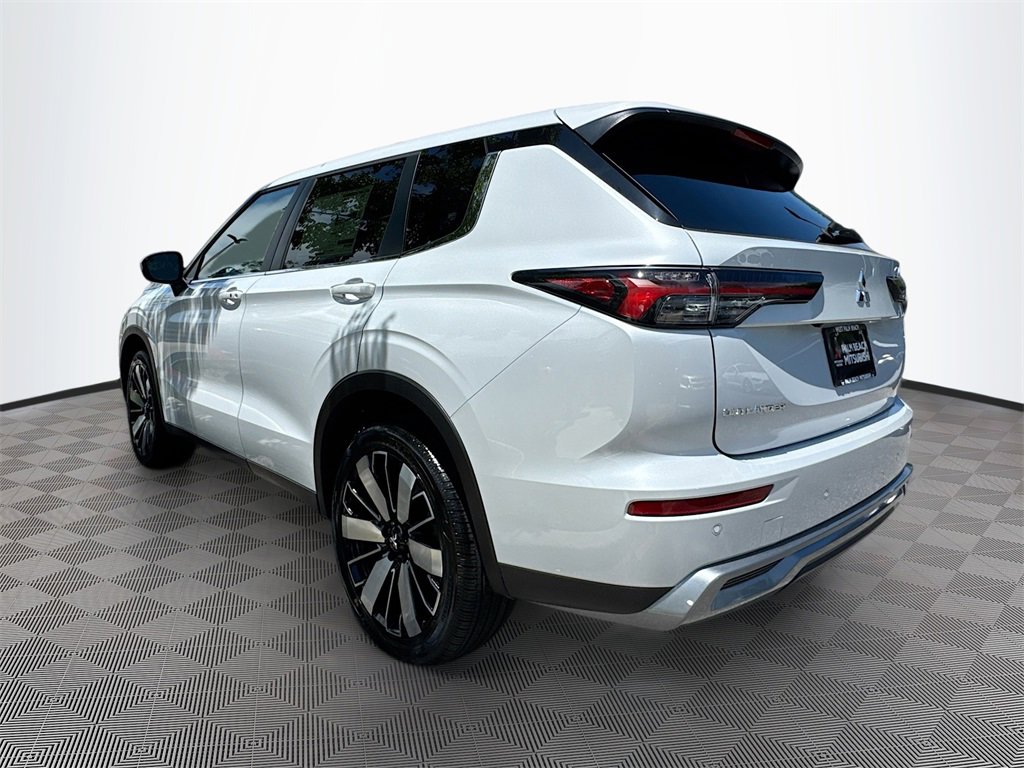 New 2025 Mitsubishi Outlander SE image 4