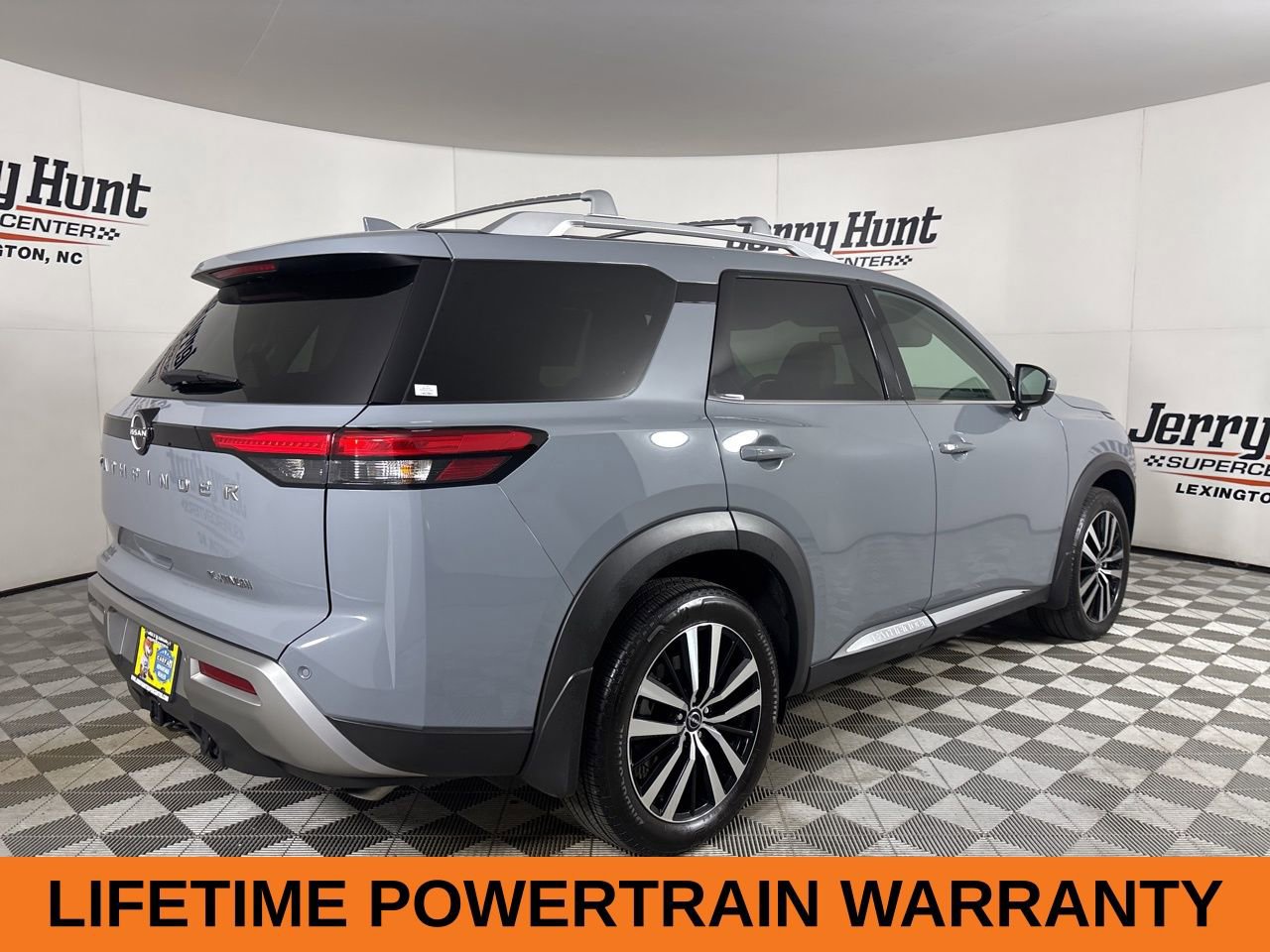 Used 2025 Nissan Pathfinder Platinum image 5