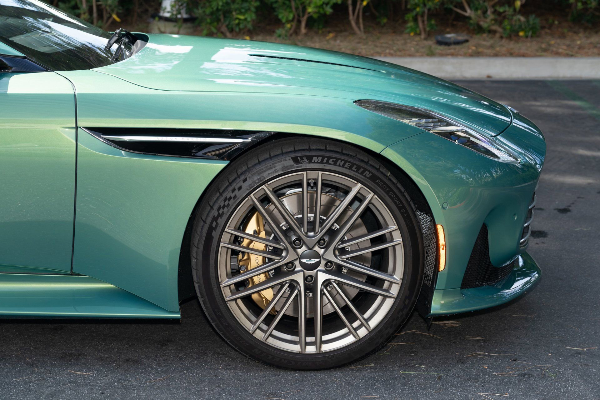 Used 2024 Aston Martin DB12 Coupe image 23