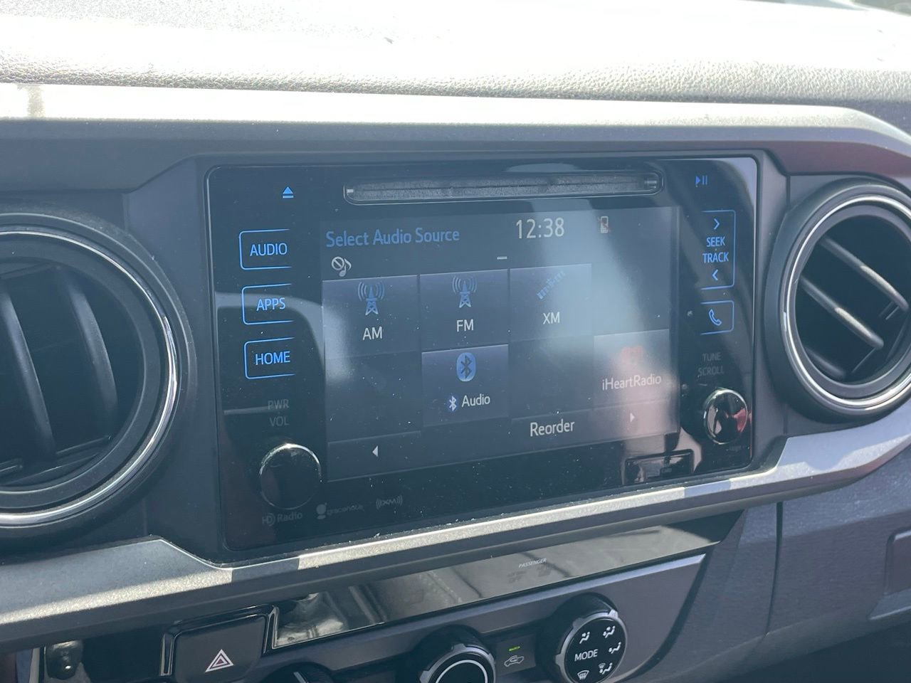 Used 2016 Toyota Tacoma TRD Sport w/ Towing Package AWD/4WD image 10