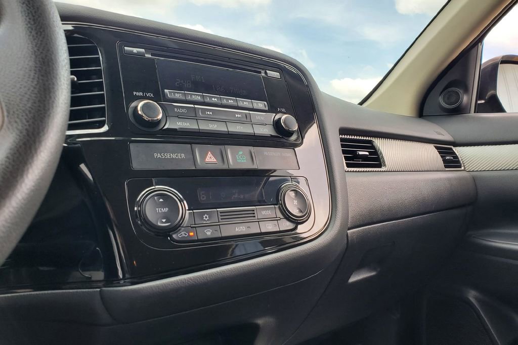 Used 2014 Mitsubishi Outlander ES FWD image 10