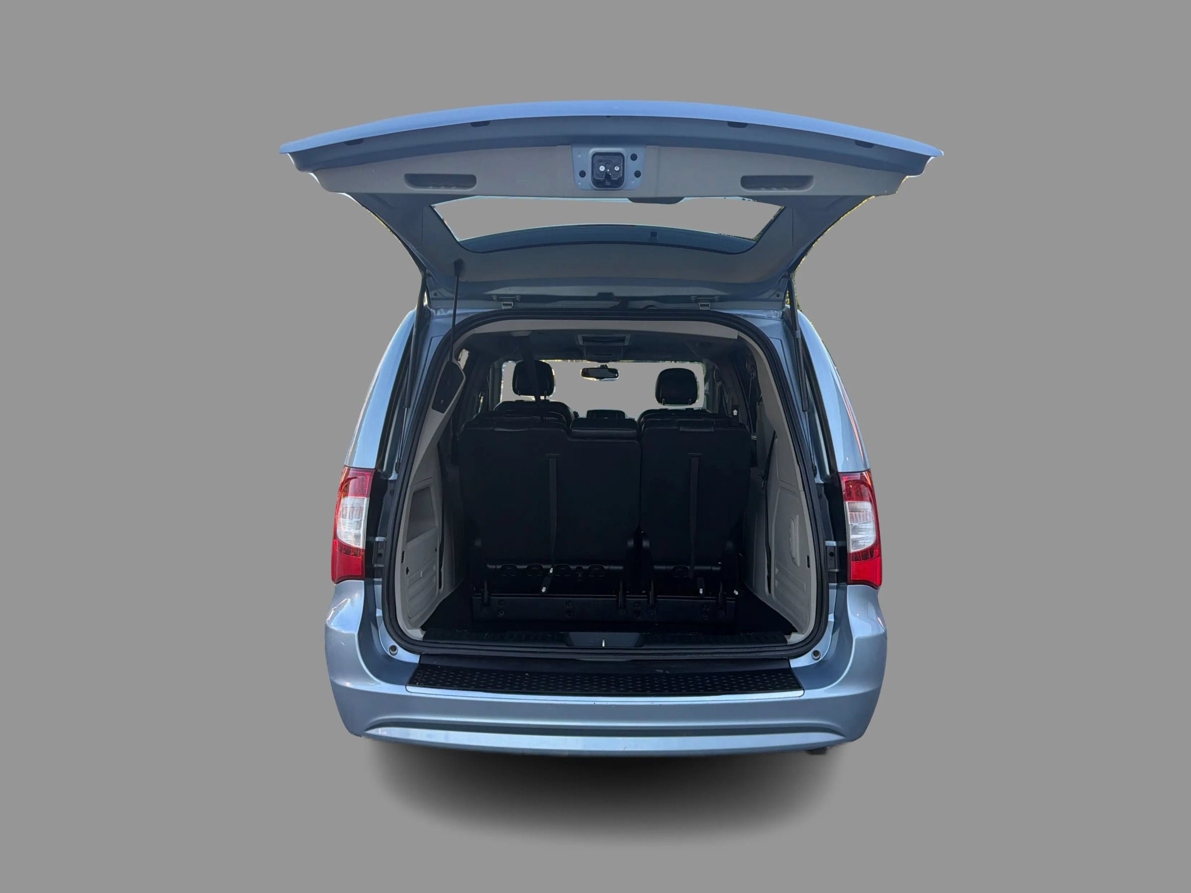 Used 2013 Chrysler Town & Country Touring FWD image 15