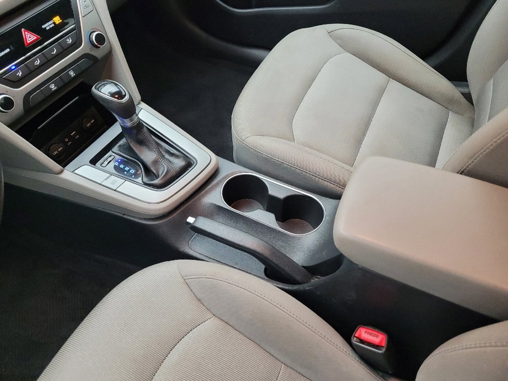 Used 2017 Hyundai Elantra SE image 26