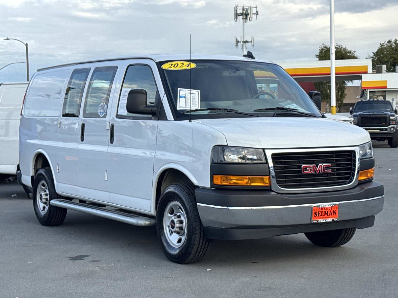 Used 2024 GMC Savana 2500 w/ Driver Convenience Package image 3