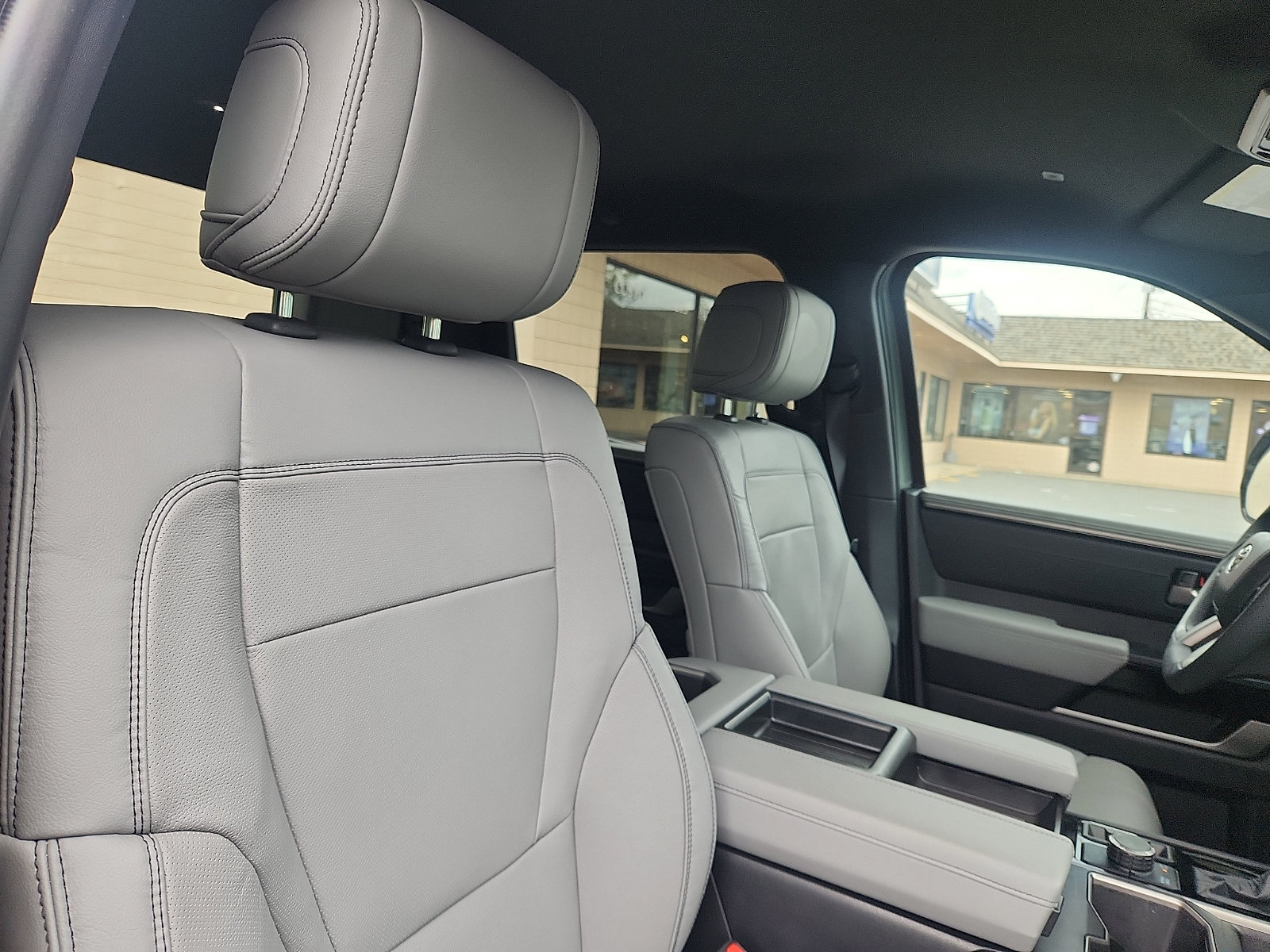 Used 2026 Toyota Tundra Limited AWD/4WD image 31