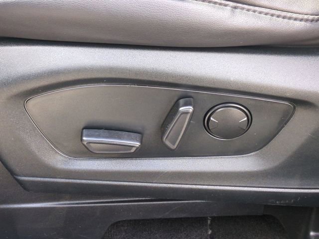 Used 2022 Ford Explorer XLT w/ Equipment Group 202A image 12