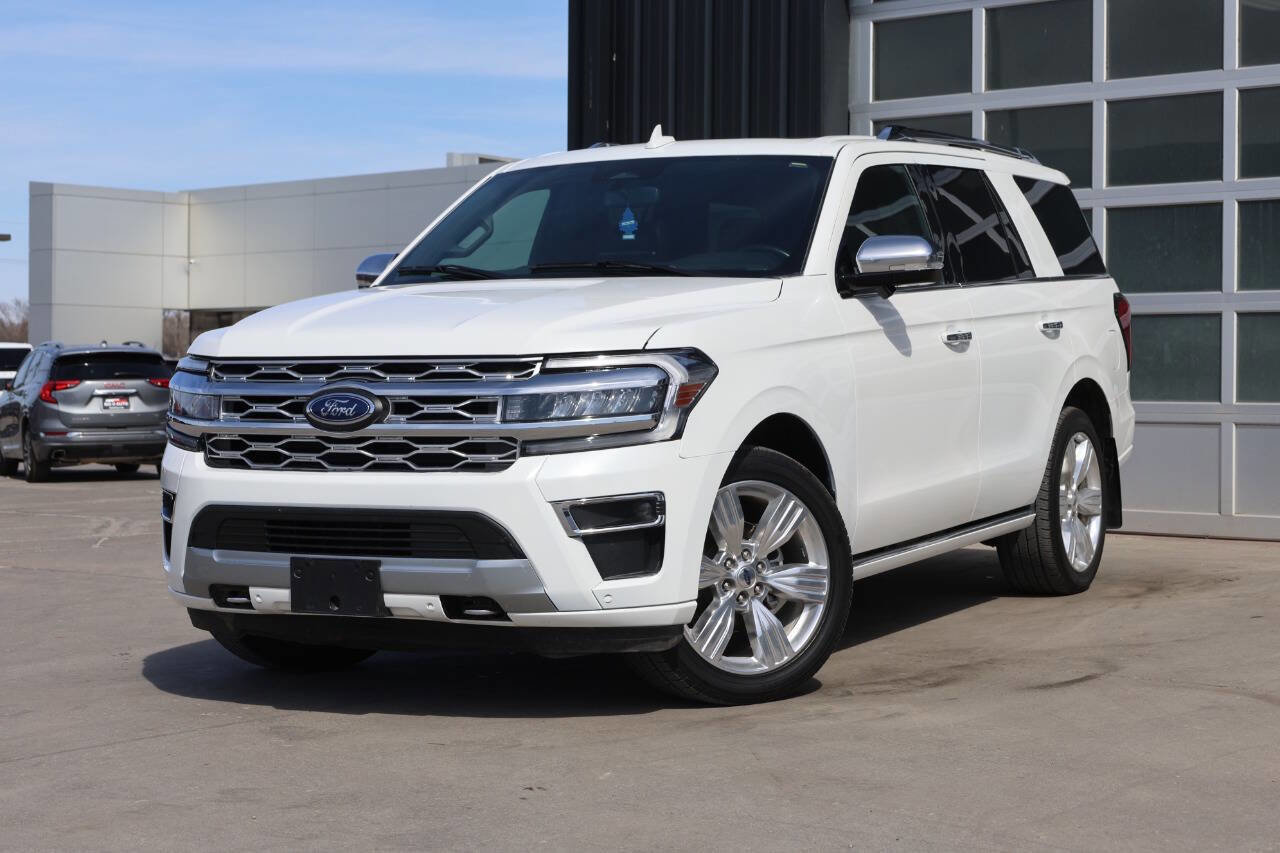 Used 2023 Ford Expedition Platinum image 3