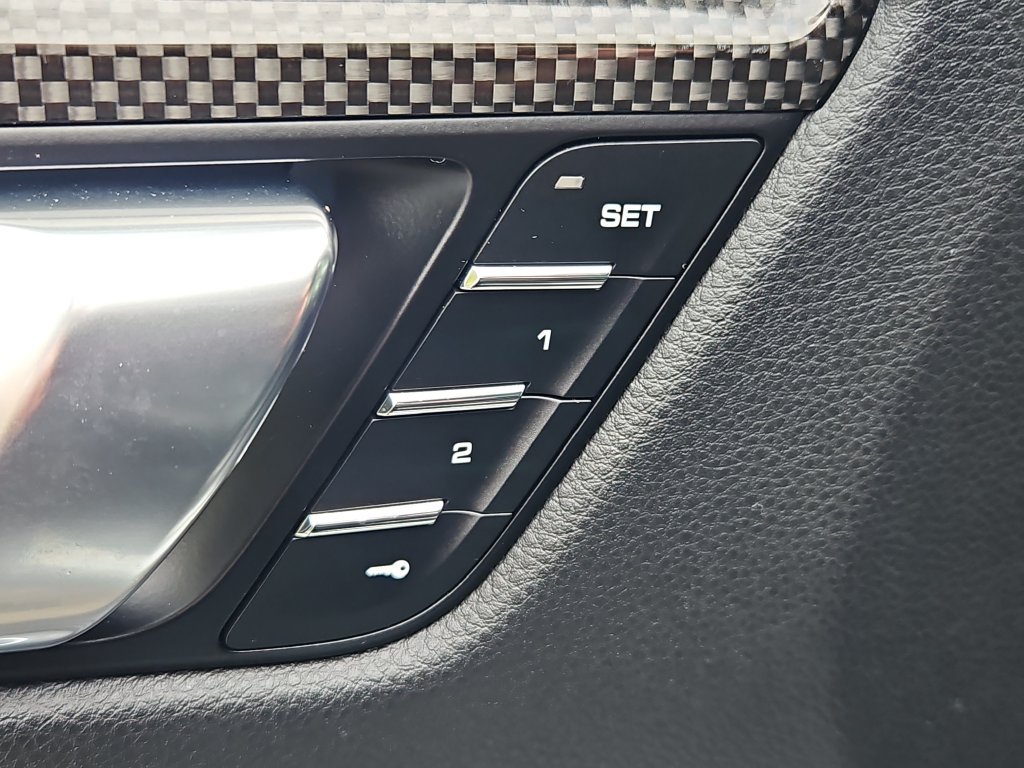 Certified 2023 Porsche Macan S AWD/4WD image 23