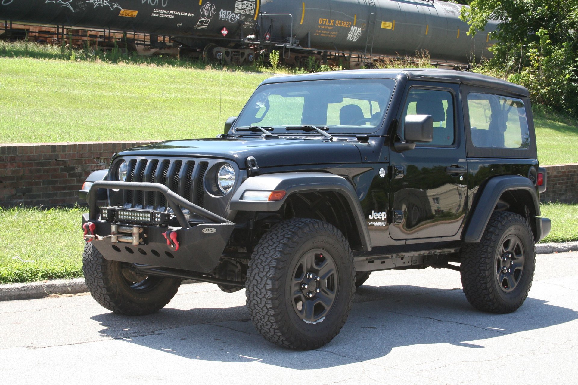 Used 2020 Jeep Wrangler Sport AWD/4WD image 2
