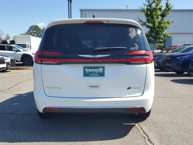 Used 2023 Chrysler Pacifica Touring-L FWD image 5