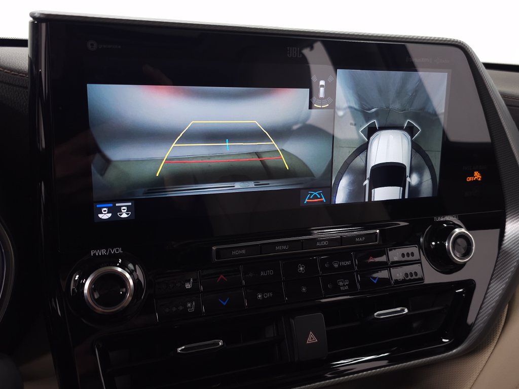 Used 2022 Toyota Highlander Platinum FWD image 29