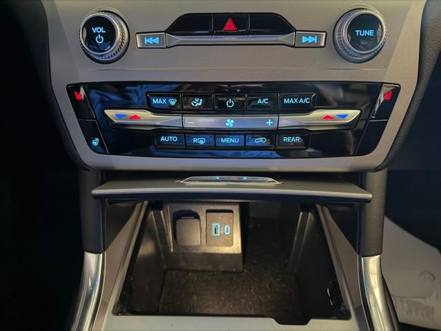 Used 2022 Ford Explorer XLT w/ Equipment Group 202A AWD/4WD image 34