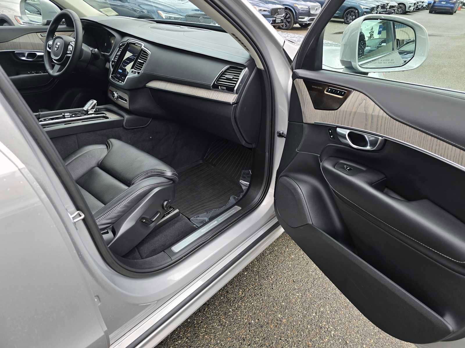 Certified 2023 Volvo XC90 T8 Ultimate w/ Protection Package Premier image 12