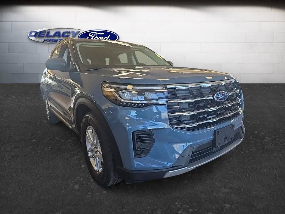 Used 2025 Ford Explorer Active AWD/4WD image 10