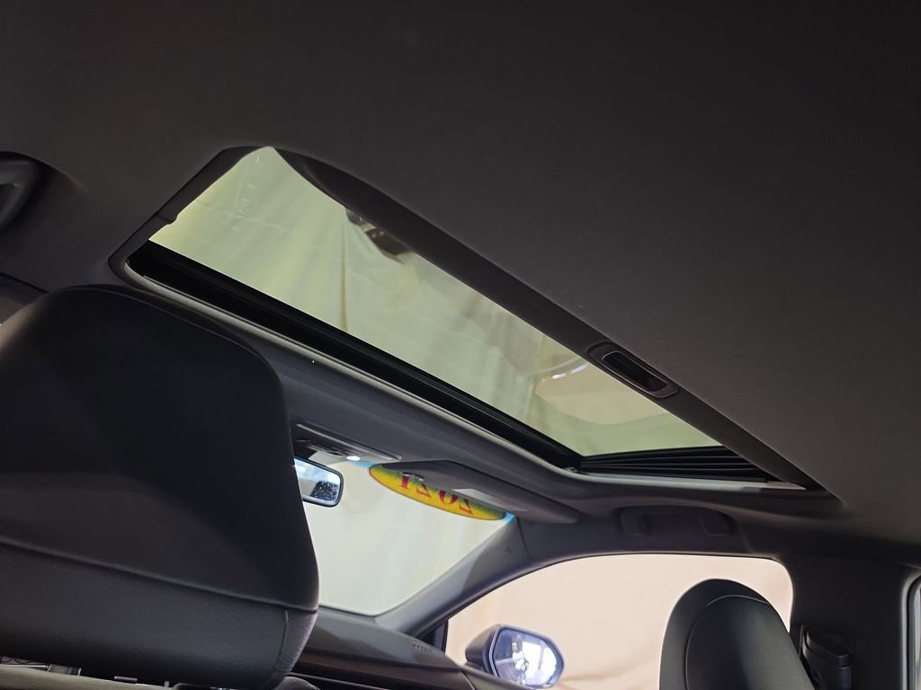 Used 2021 Toyota Avalon XLE w/ Moonroof Package FWD image 16