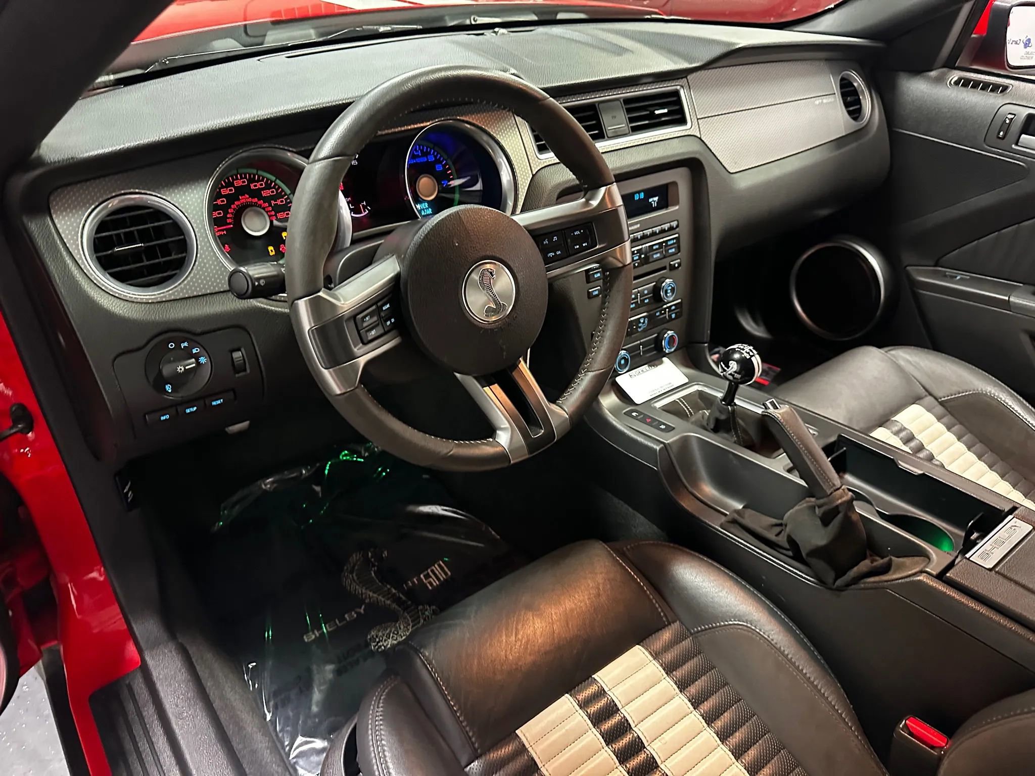 Used 2011 Ford Mustang Shelby GT500 w/ SVT Performance Pkg image 8