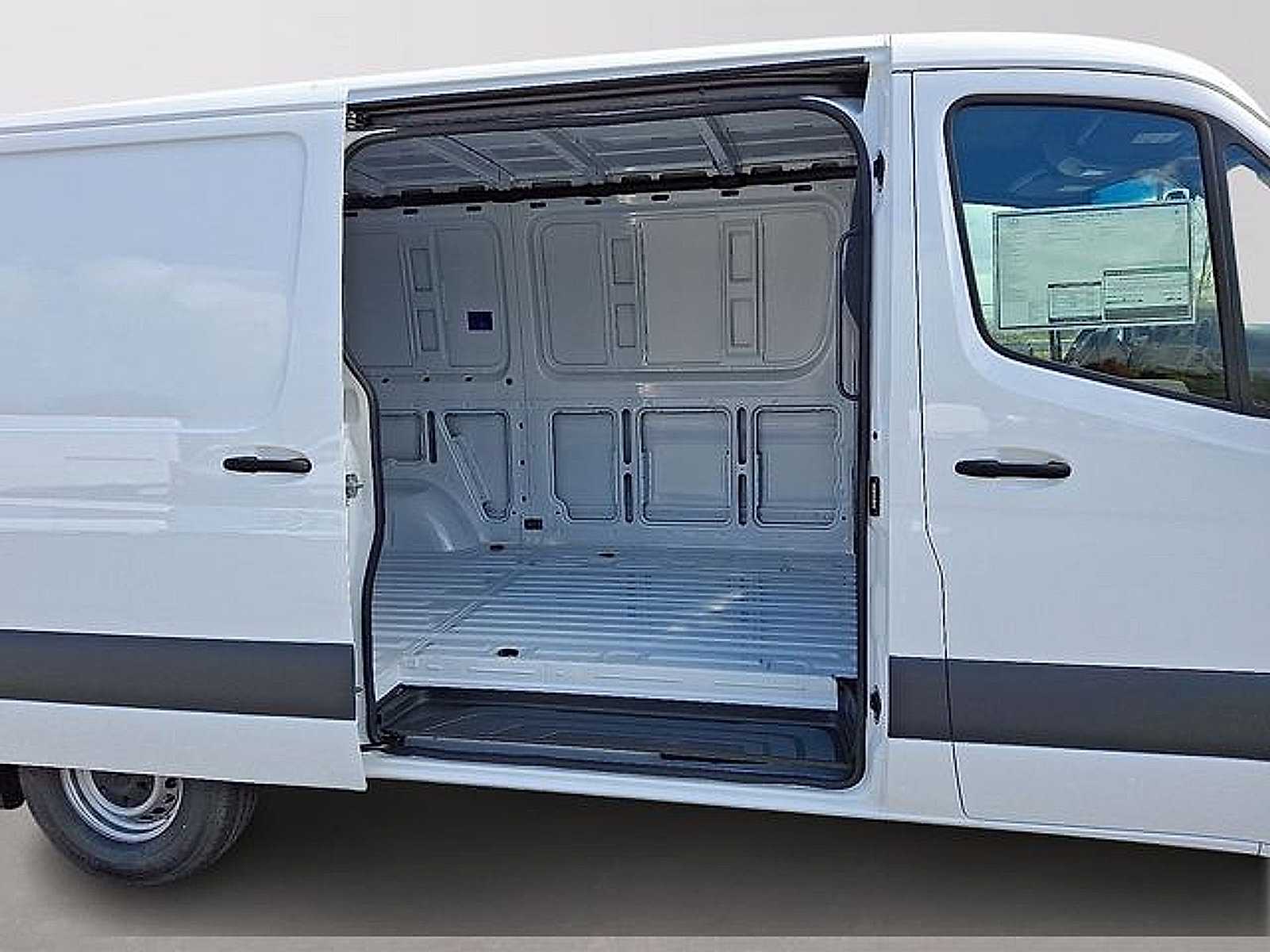 Used 2026 Mercedes-Benz Sprinter 2500 image 9