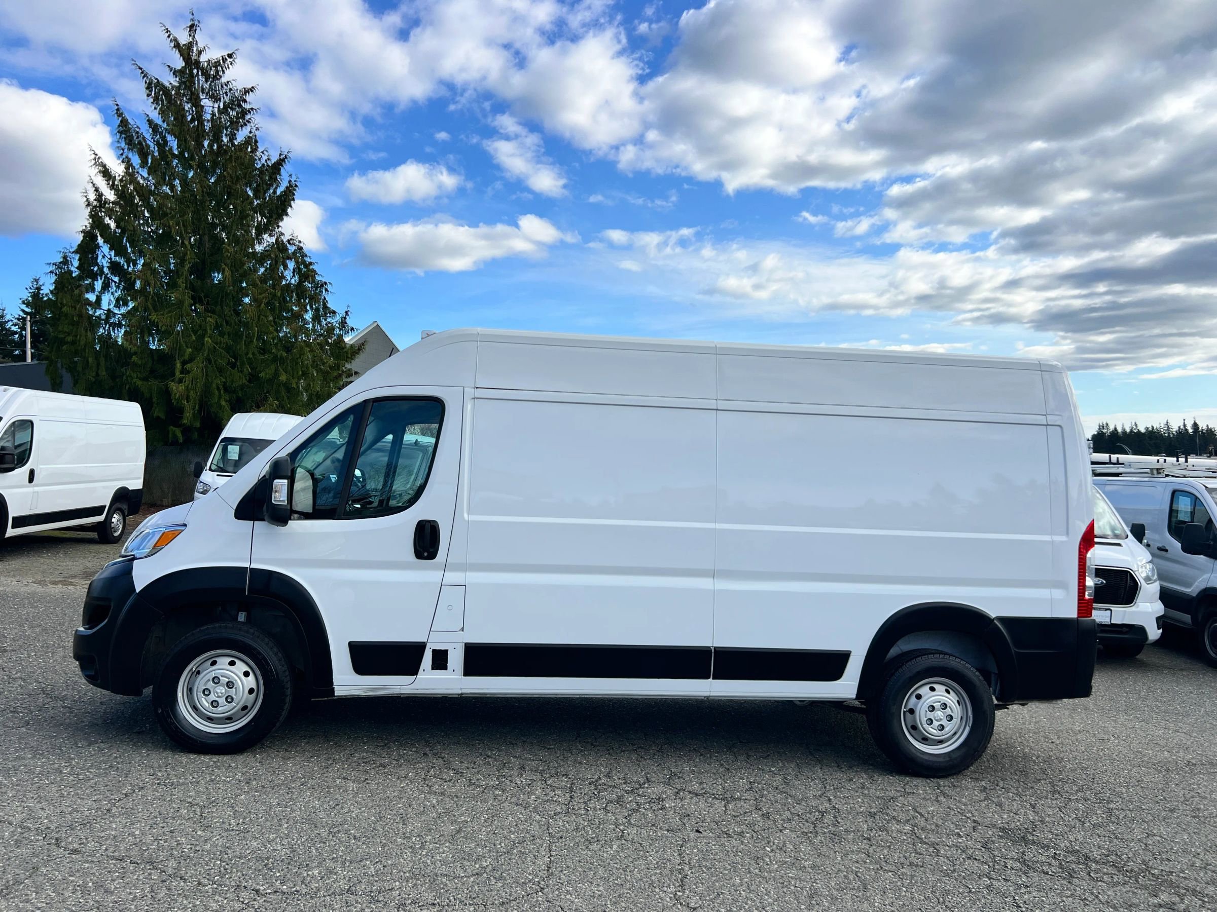 Used 2023 RAM ProMaster 2500 image 4