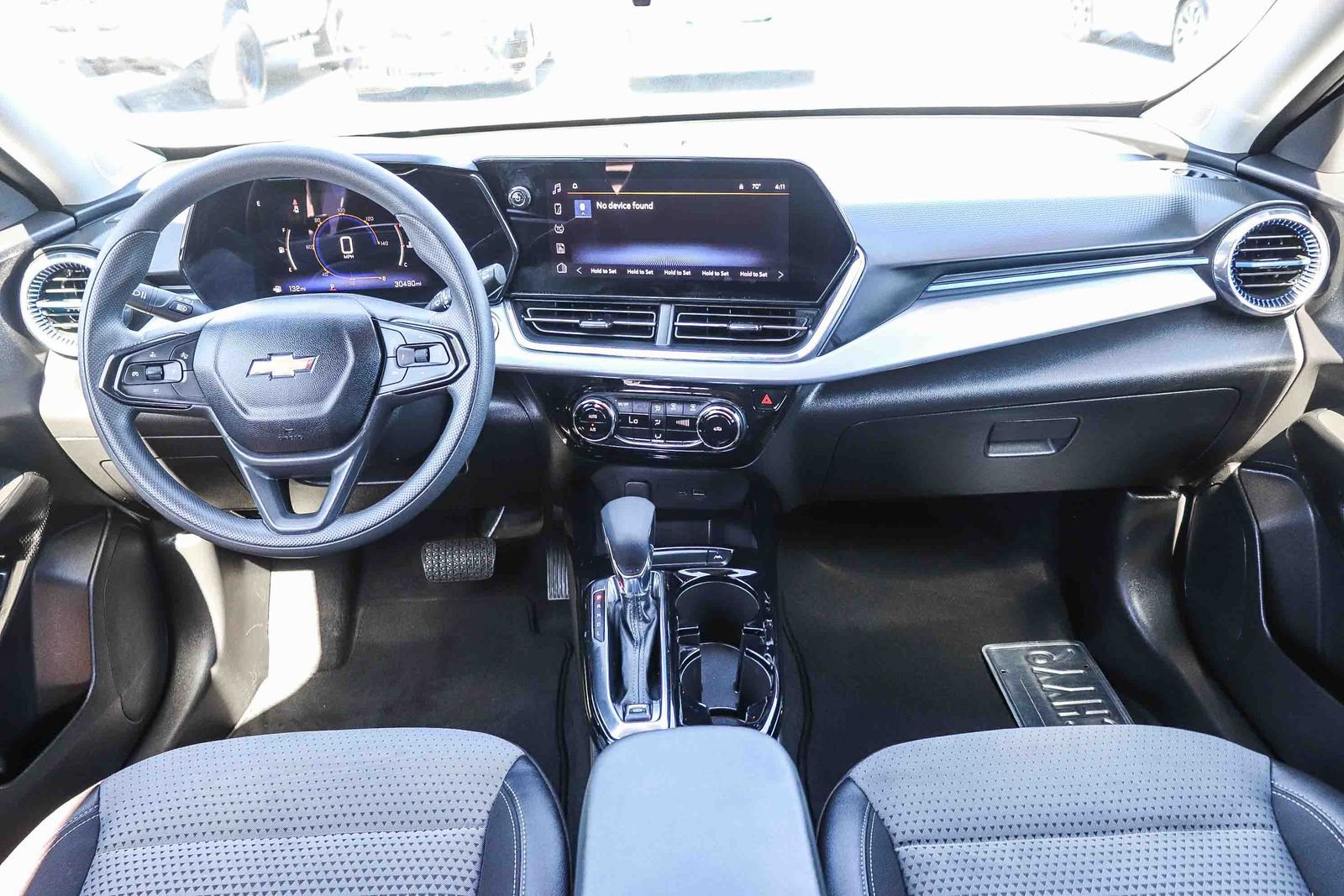 Used 2025 Chevrolet Trax LT FWD image 15