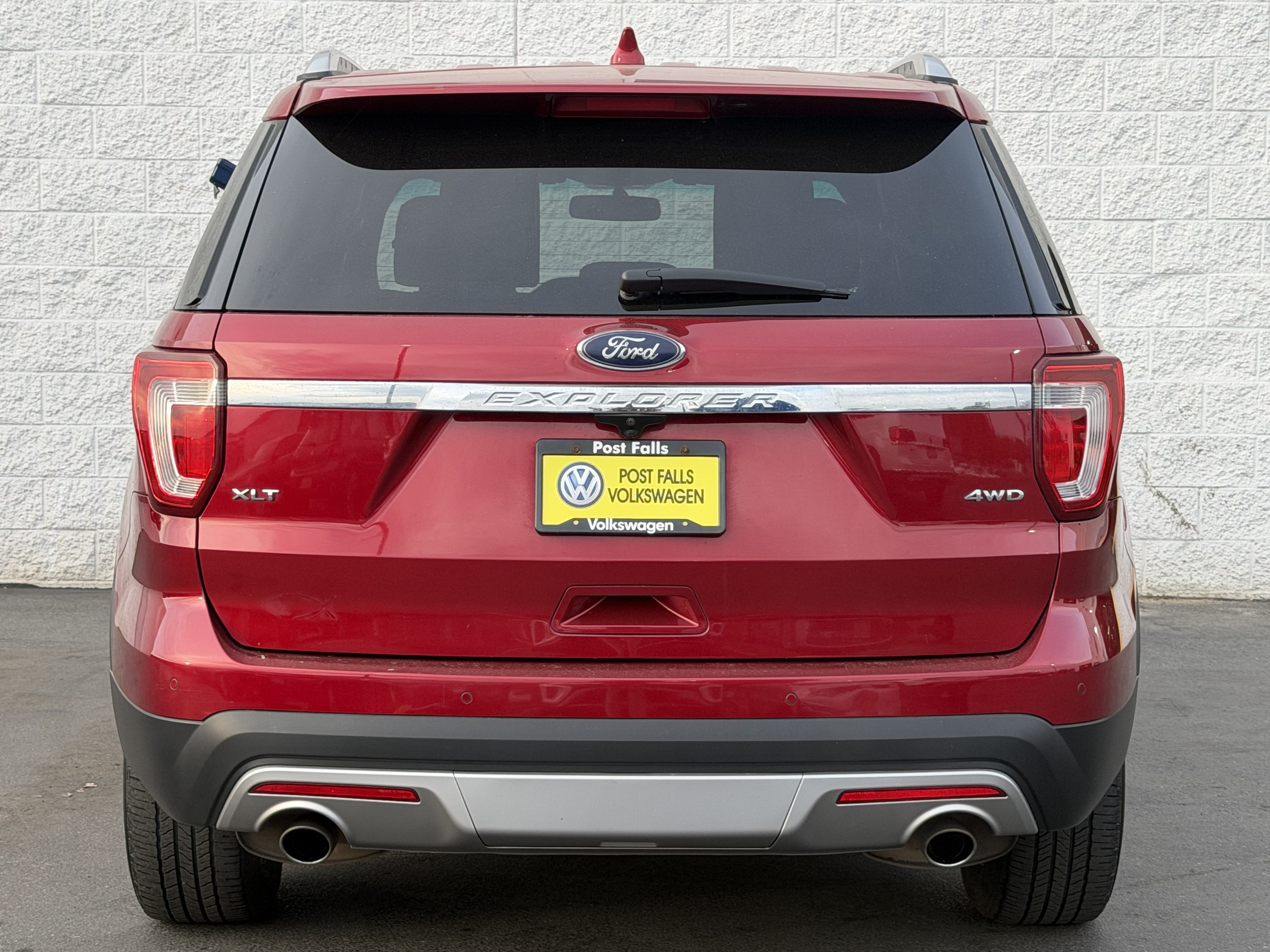 Used 2016 Ford Explorer XLT w/ Equipment Group 202A AWD/4WD image 6