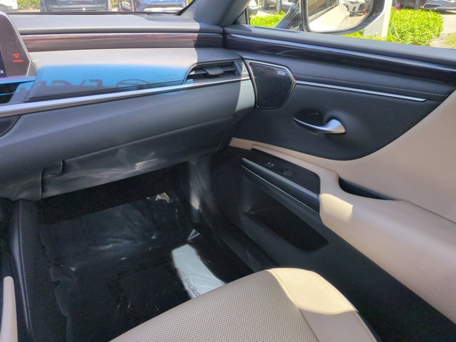 Certified 2020 Lexus ES 300h w/ Premium Package FWD image 16
