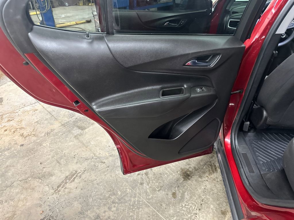Used 2018 Chevrolet Equinox LT image 32
