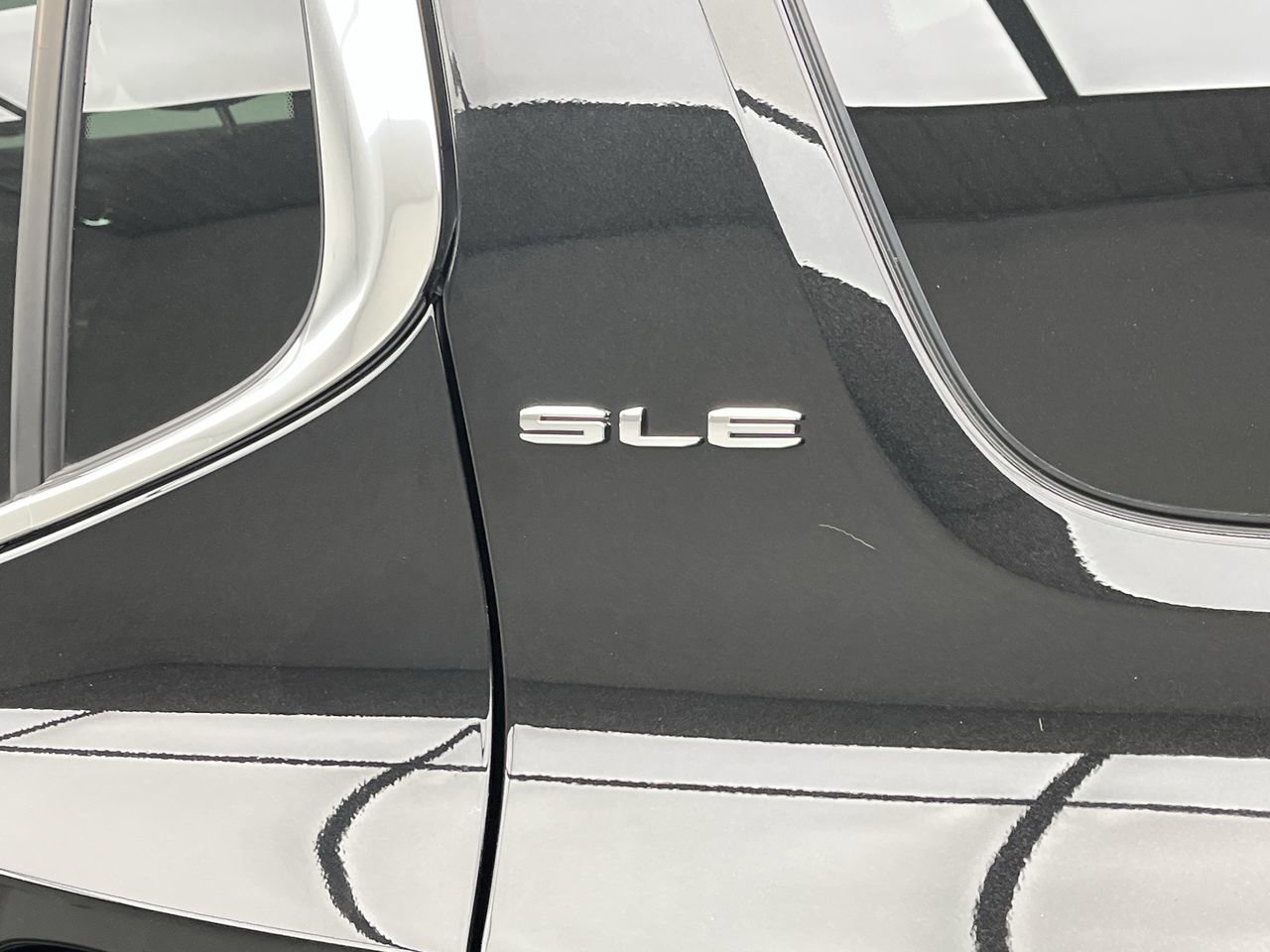 Certified 2023 GMC Acadia SLE w/ Driver Convenience Package AWD/4WD image 33