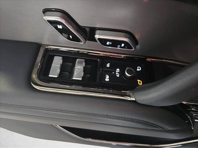 Used 2023 Land Rover Range Rover Sport SE AWD/4WD image 28