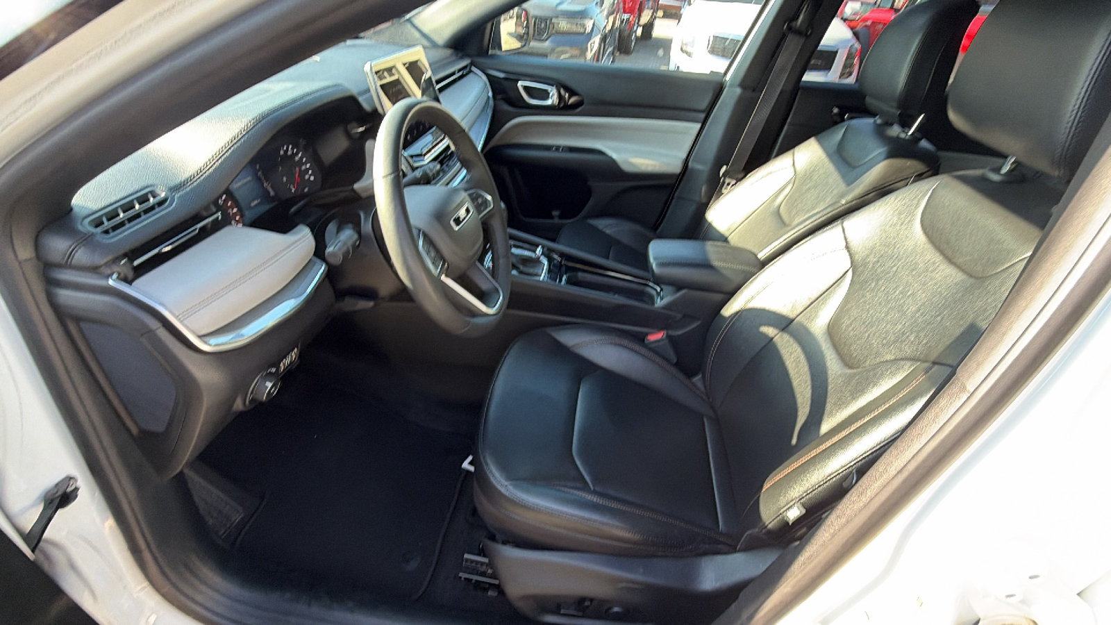 Used 2024 Jeep Compass Limited AWD/4WD image 16