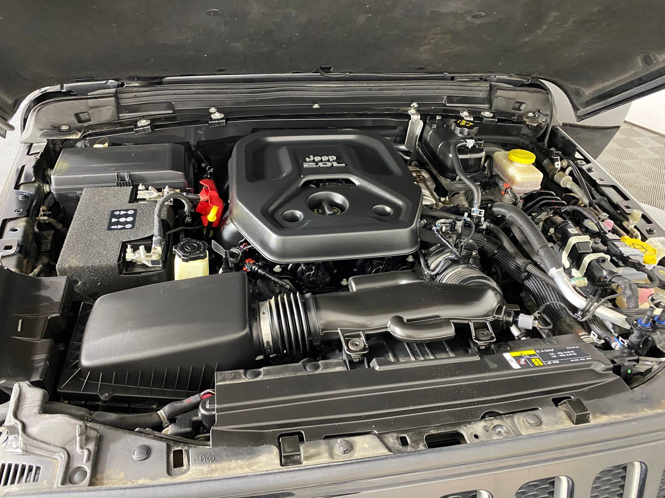 Used 2020 Jeep Wrangler Unlimited Sahara image 32