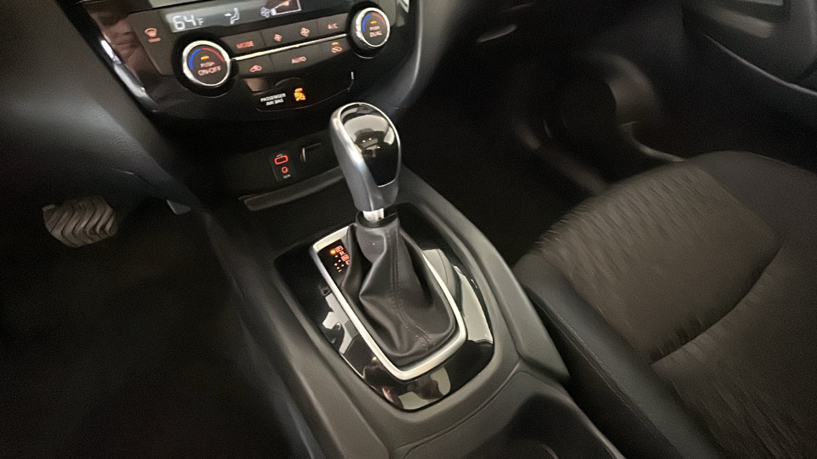Used 2017 Nissan Rogue SV AWD/4WD image 26