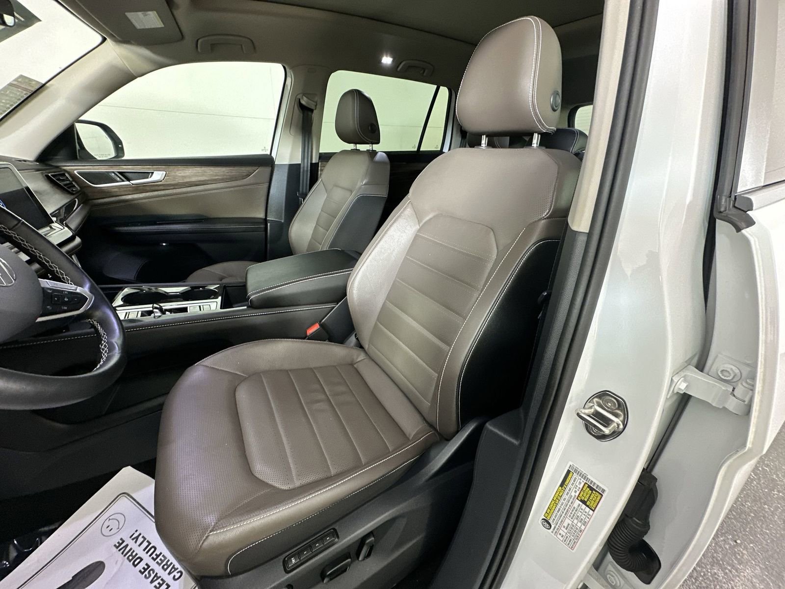 Used 2025 Volkswagen Atlas SEL AWD/4WD image 11