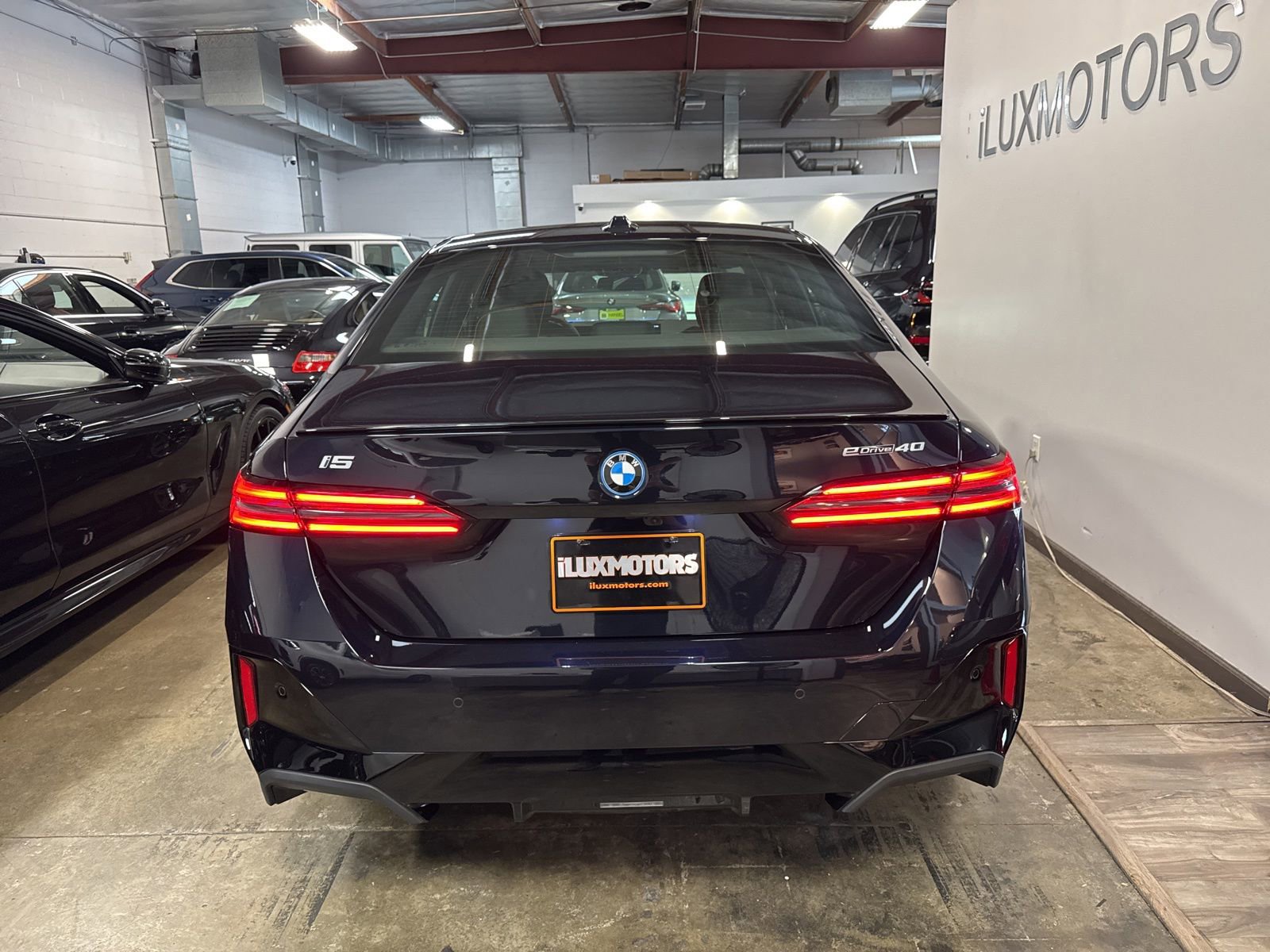 Used 2025 BMW i5 eDrive40i w/ M Sport Package image 8