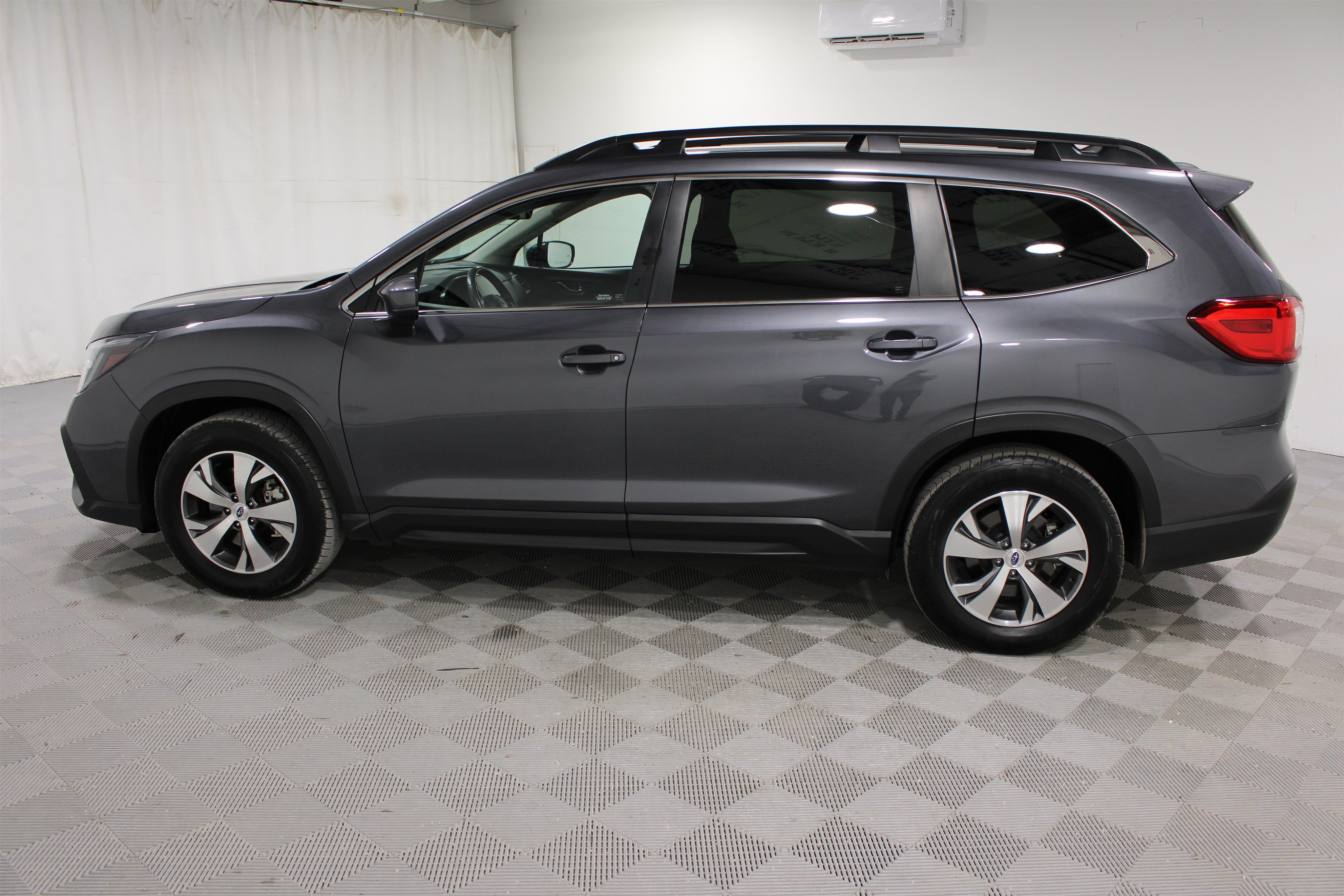 Used 2024 Subaru Ascent Premium w/ Convenience Package AWD/4WD image 32