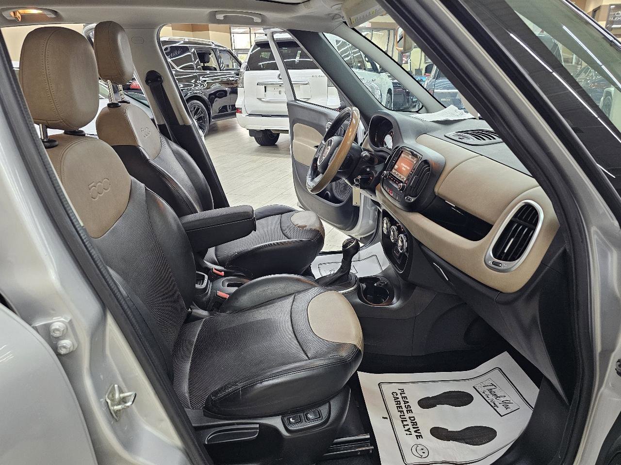 Used 2017 FIAT 500L Lounge w/ Premium Package FWD image 19