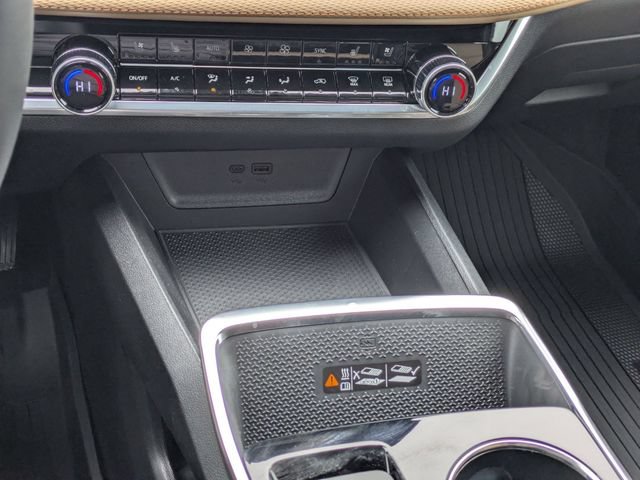 New 2026 Chevrolet Equinox ACTIV w/ Convenience Package III AWD/4WD image 19