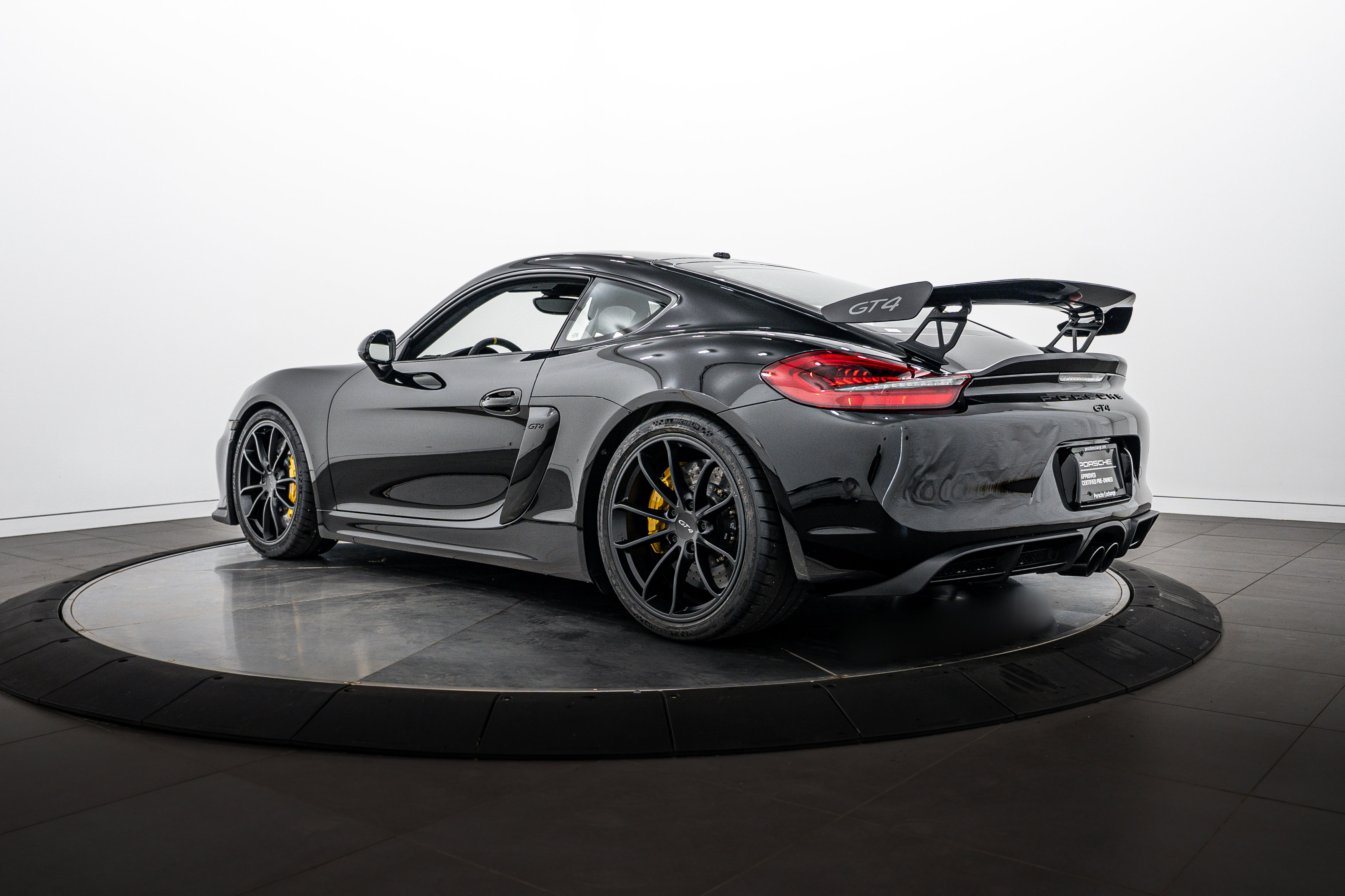 Certified 2016 Porsche Cayman GT4 RWD image 3