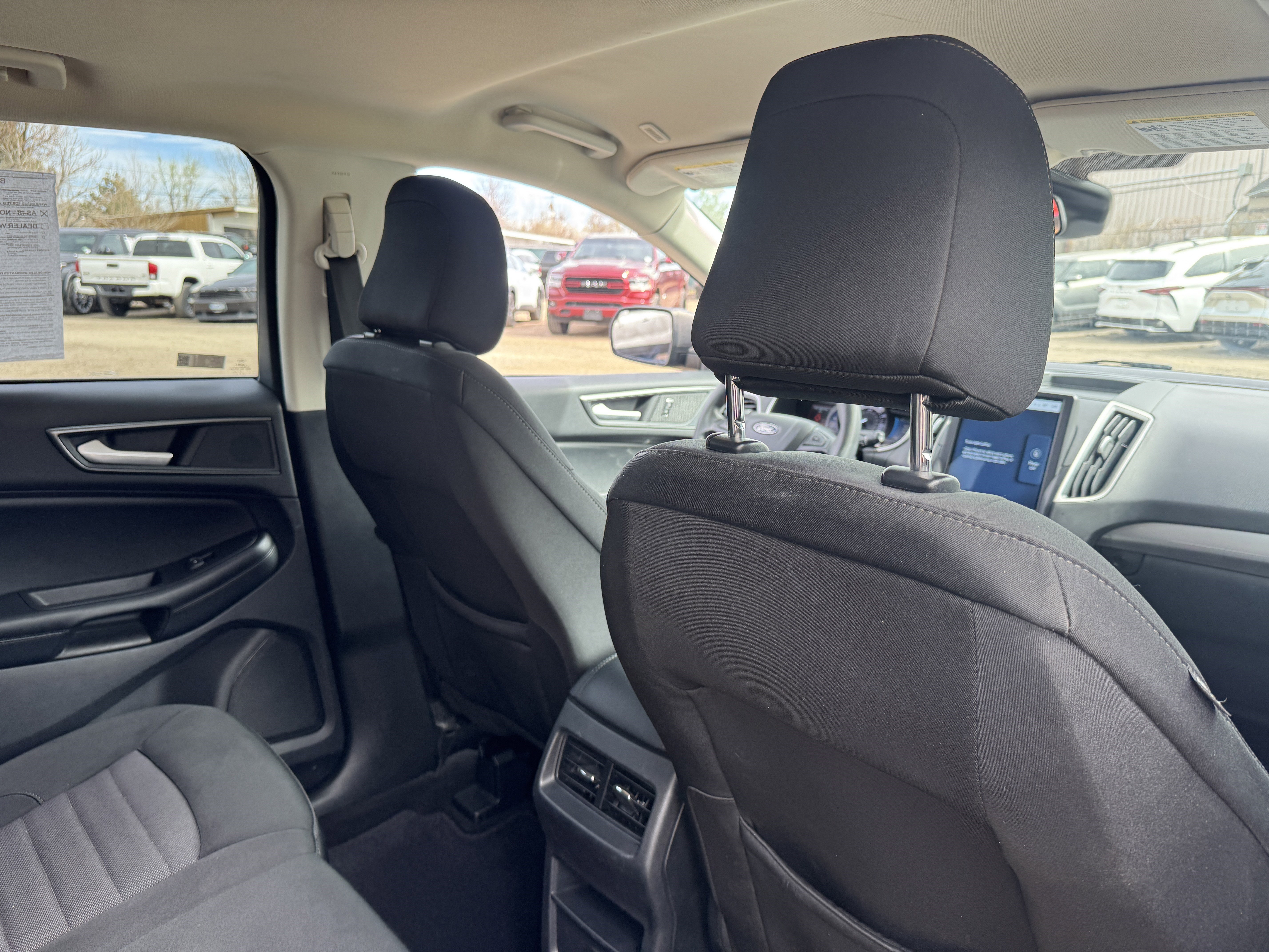 Used 2021 Ford Edge SE image 16