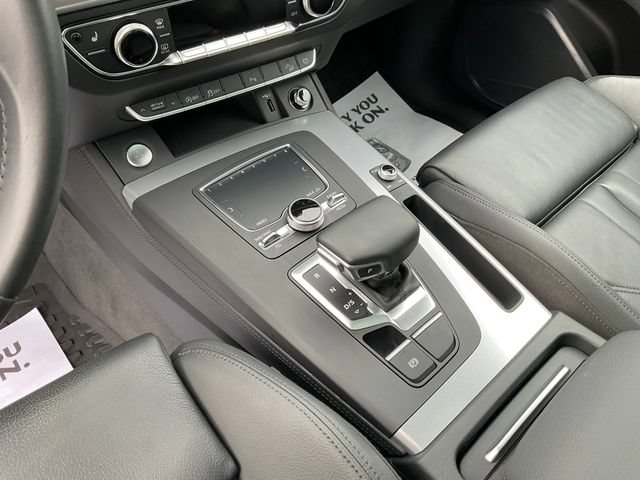 Used 2020 Audi Q5 2.0T Titanium Premium Plus AWD/4WD image 24