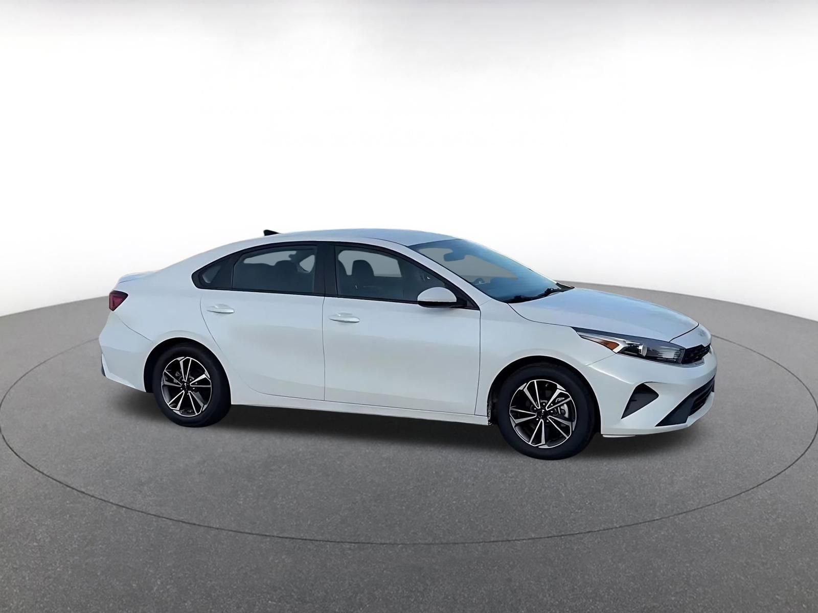 Used 2023 Kia Forte LXS FWD image 2