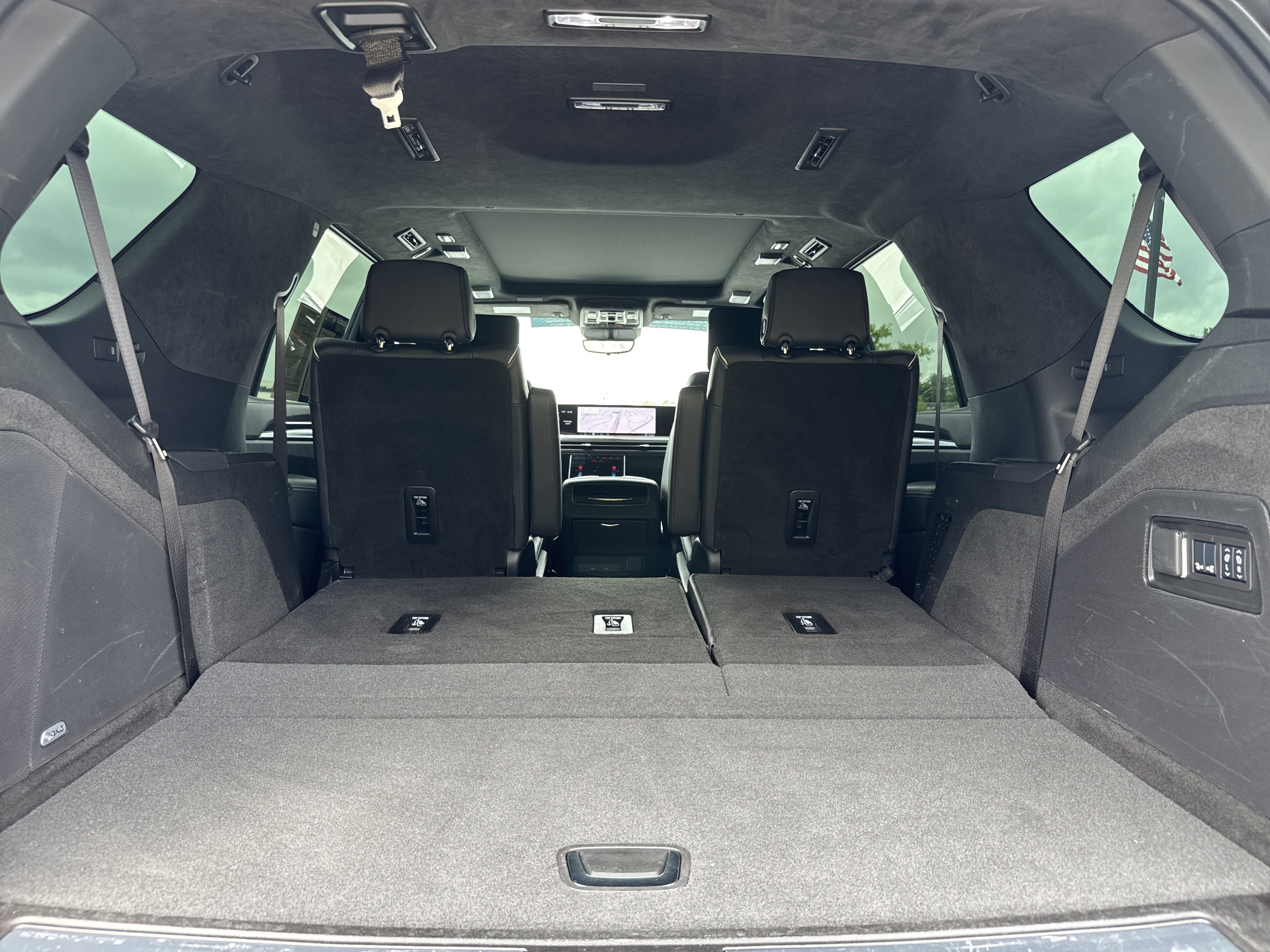 Used 2025 Cadillac Escalade V w/ LPO, ONYX Package AWD/4WD image 39