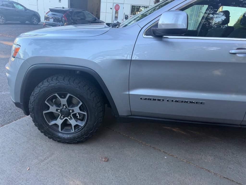 Used 2017 Jeep Grand Cherokee Laredo AWD/4WD image 8