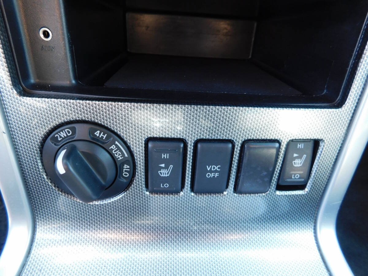 Used 2011 Nissan Pathfinder Silver AWD/4WD image 17