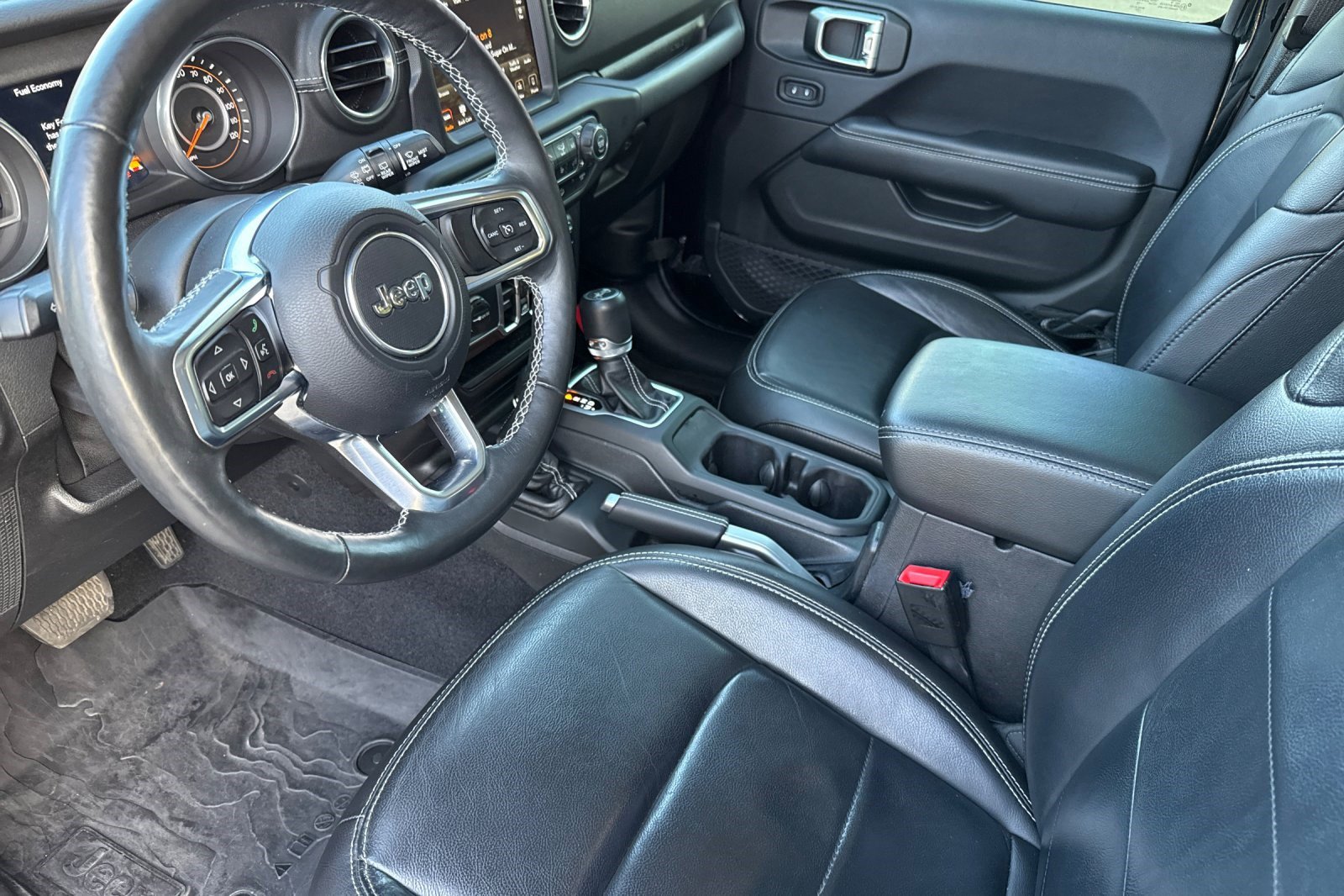 Used 2018 Jeep Wrangler Unlimited Sahara image 11