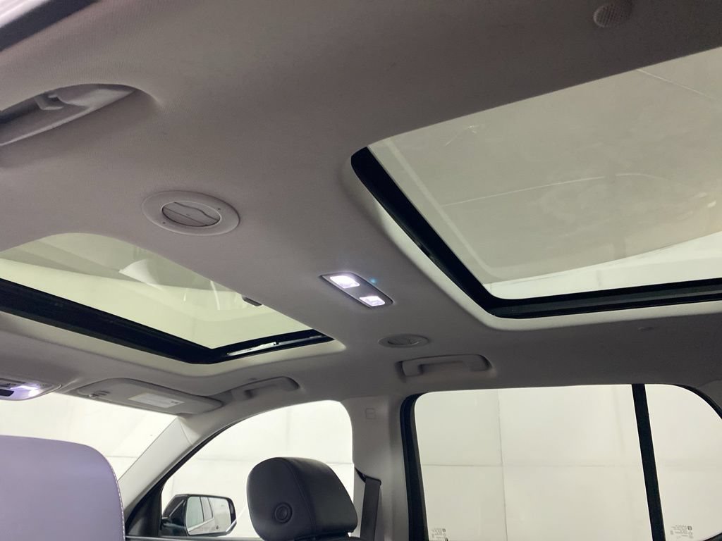 Used 2019 Chevrolet Traverse LT w/ LT Premium Package FWD image 14