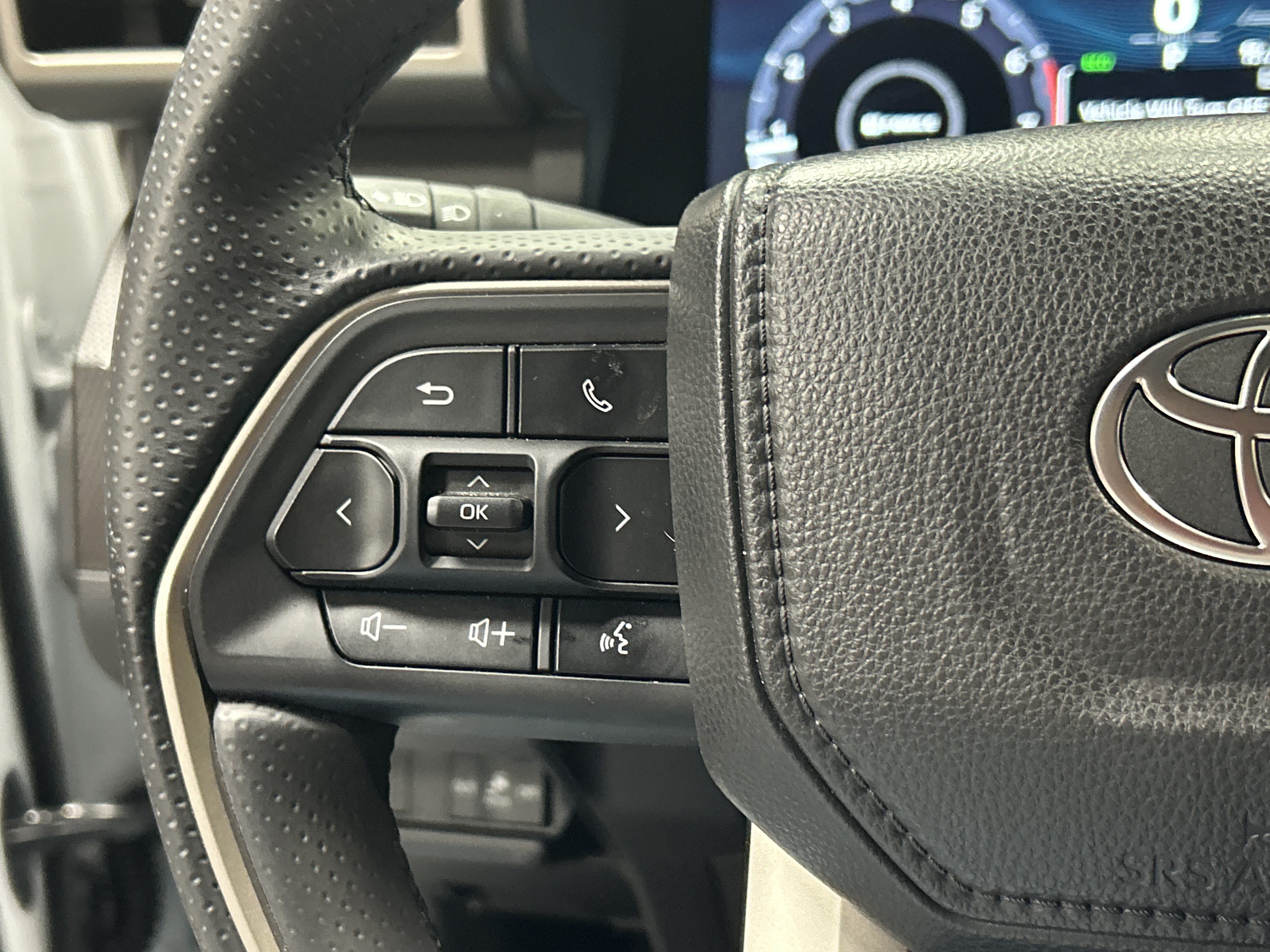 Used 2025 Toyota 4Runner Limited AWD/4WD image 19