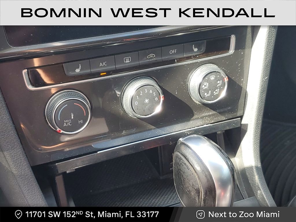 Used 2018 Volkswagen Golf SE image 26