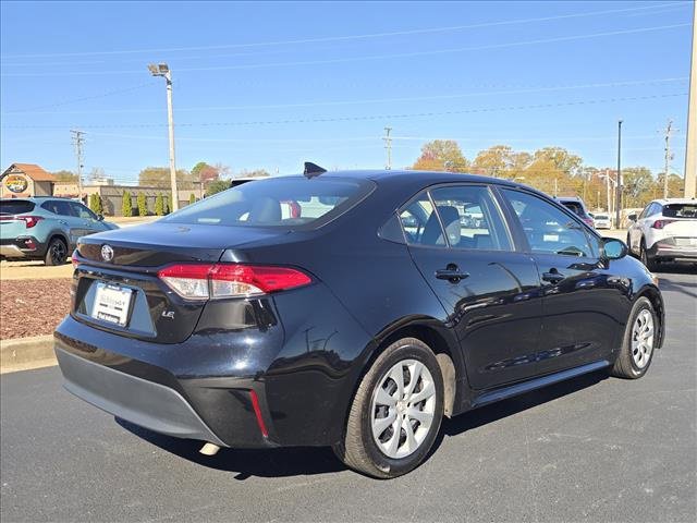 Used 2023 Toyota Corolla LE image 3