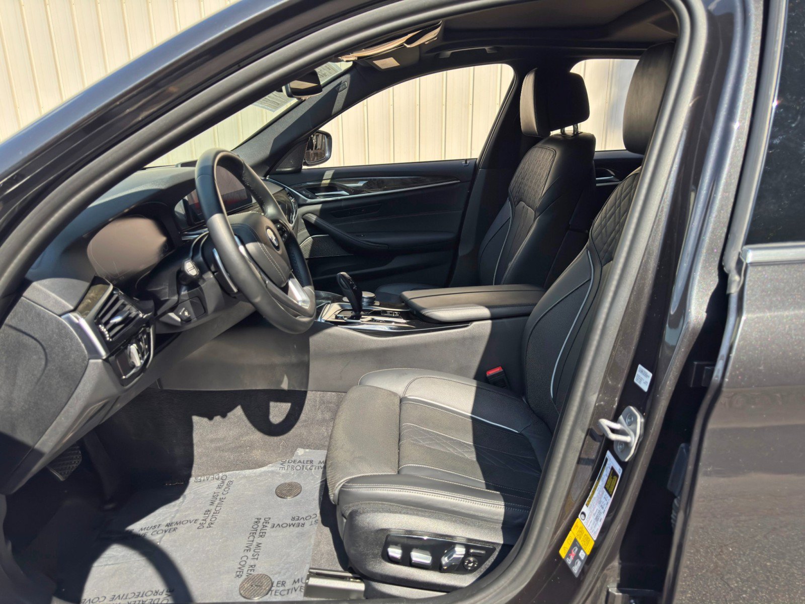 Used 2022 BMW 530e w/ Premium Package RWD image 17