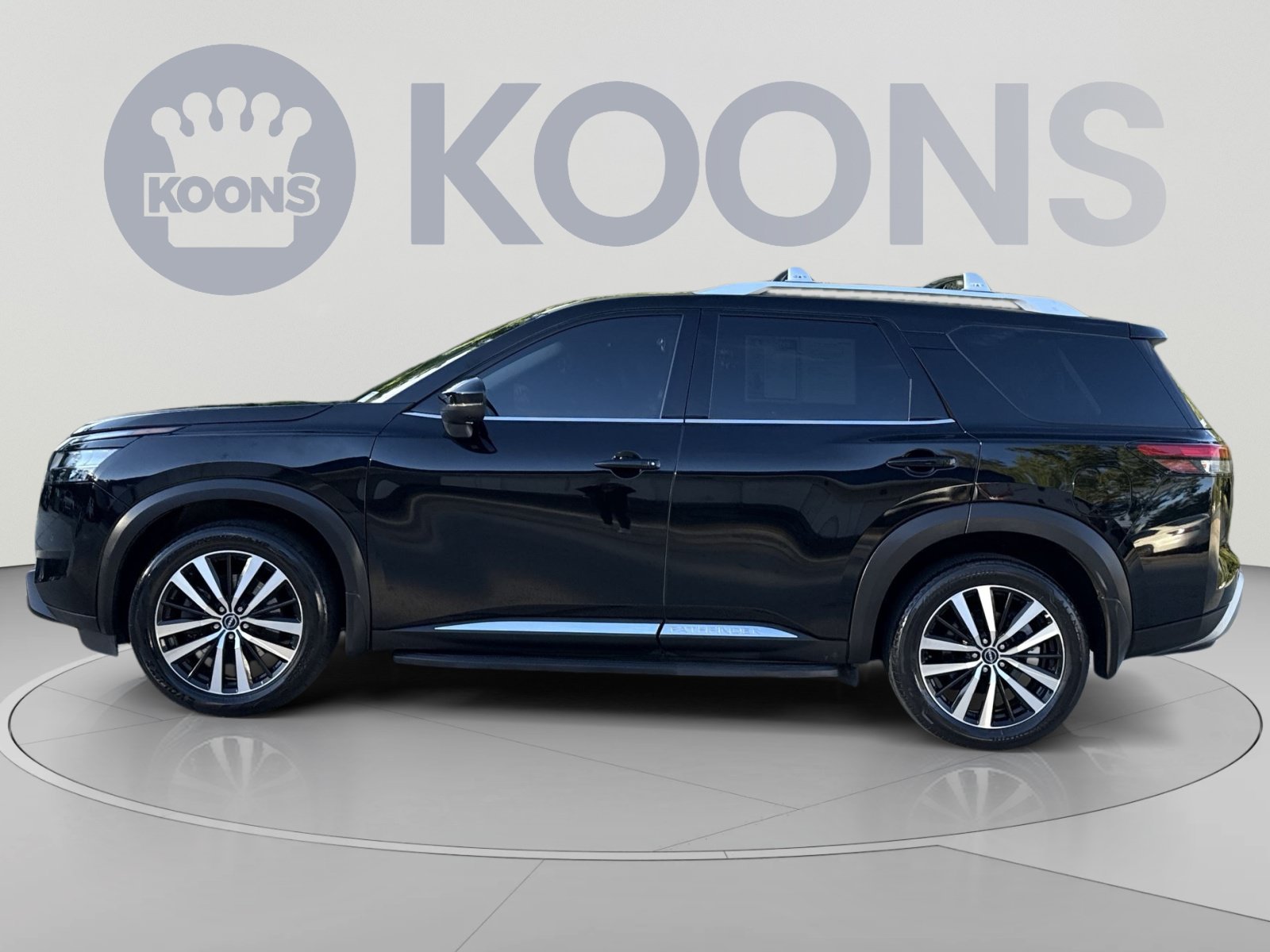 Used 2023 Nissan Pathfinder Platinum w/ Lighting Package (N93) AWD/4WD image 2